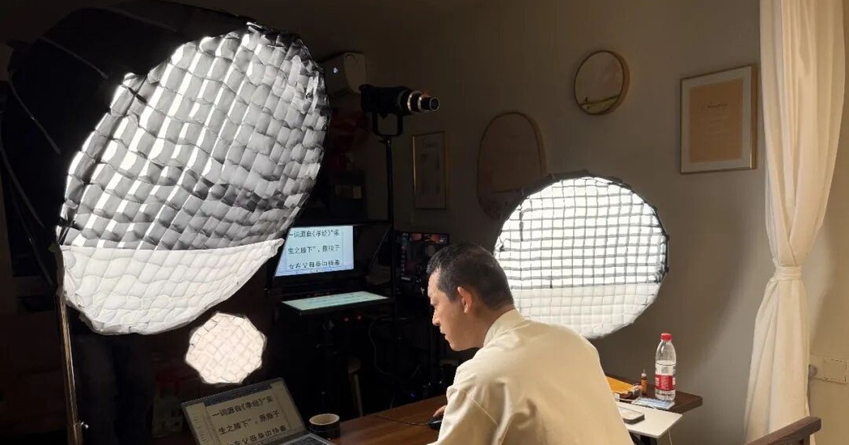 Thiên tài toán học từng bỏ học bổng MIT để đi tu: 8 năm sau hoàn tục, giờ livestream 12 tiếng/ngày kiếm sống, thừa nhận "cần tiền"