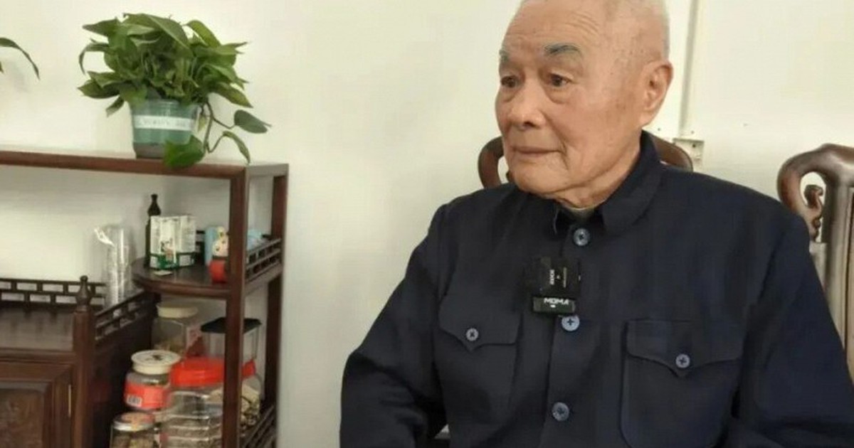 Tỷ phú 98 tuổi có đủ tiền mua 50 ô tô, biệt thự vẫn "sống như ăn mày", quyên góp 233 tỷ đồng làm từ thiện