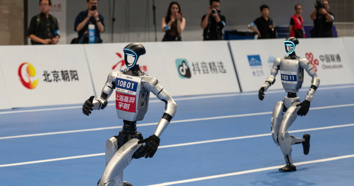 Robot Trung Quốc chạy kỳ quặc đến mức con người cũng bắt chước theo