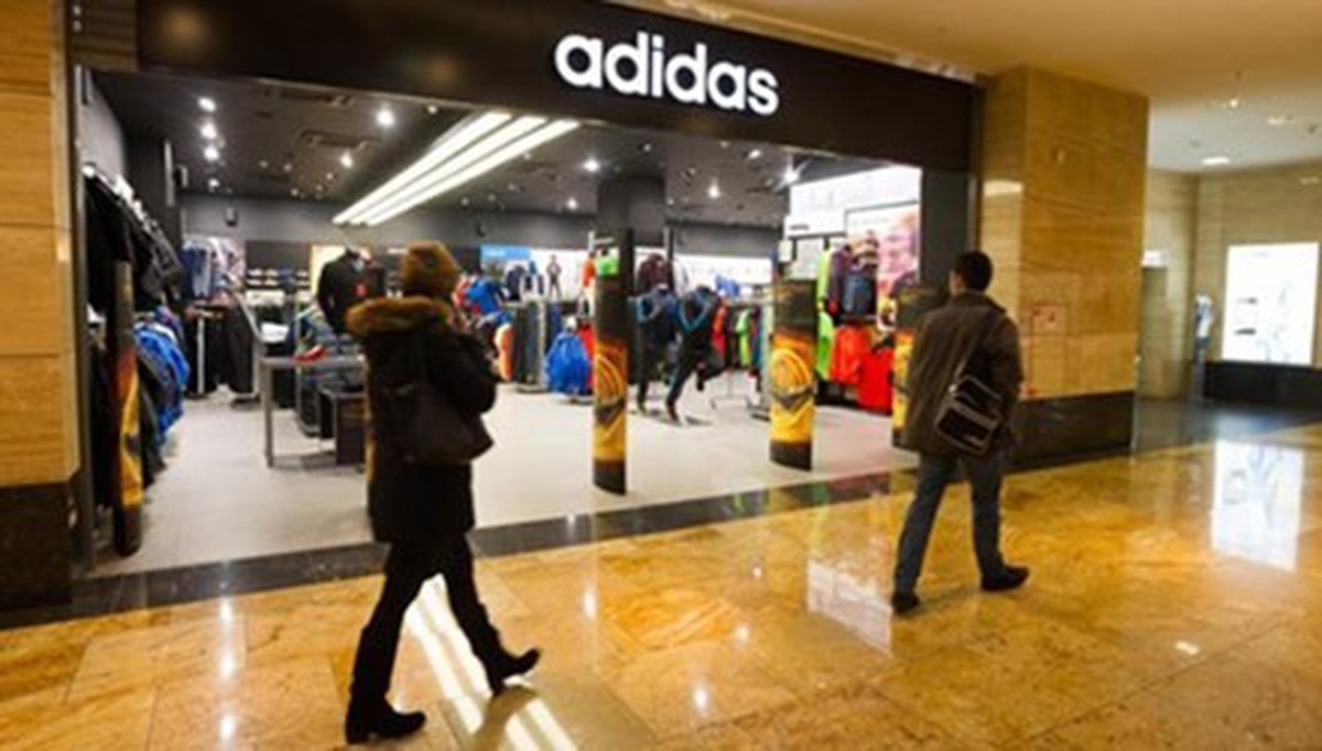 Adidas ngừng hoạt động 200 cửa hàng ở Nga