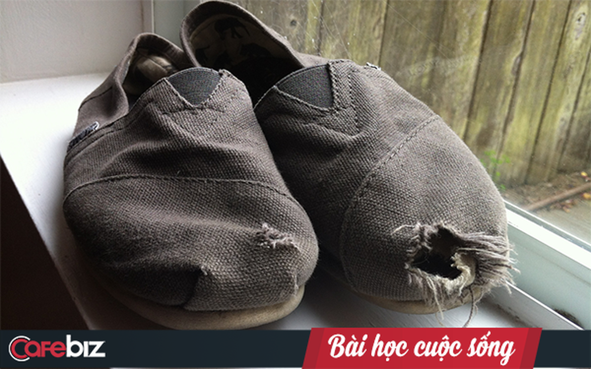 Câu chuyện đôi giày rách và những đồng xu: khi cho đi, ta sẽ nhận lại ...