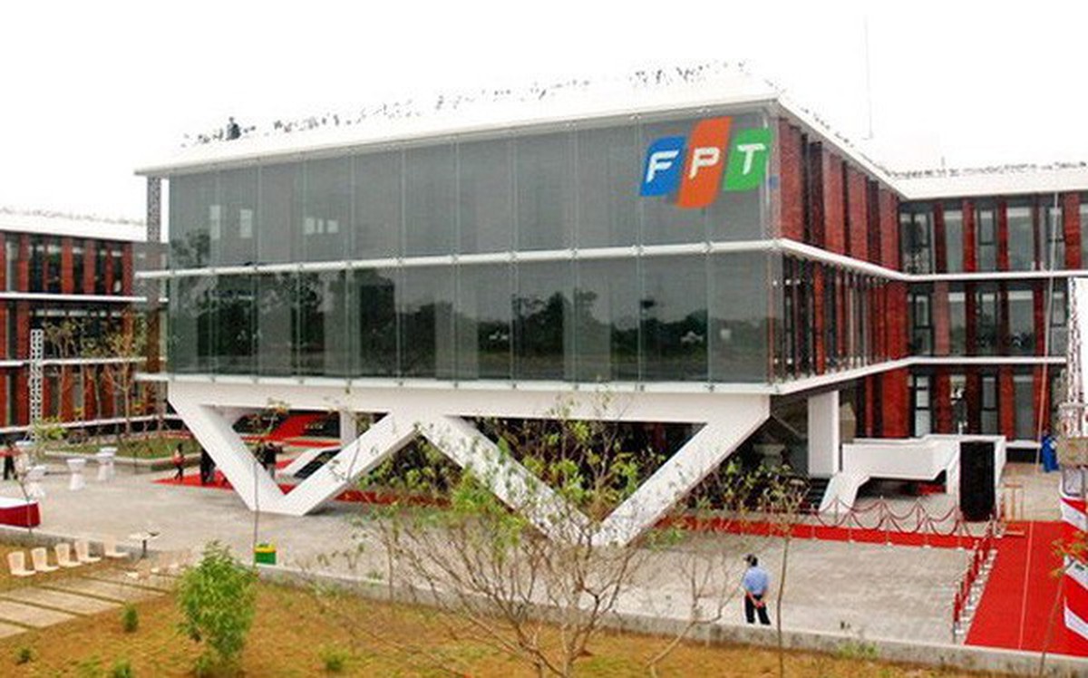FPT lãi 2.659 tỷ đồng sau 10 tháng, tăng trưởng 19%