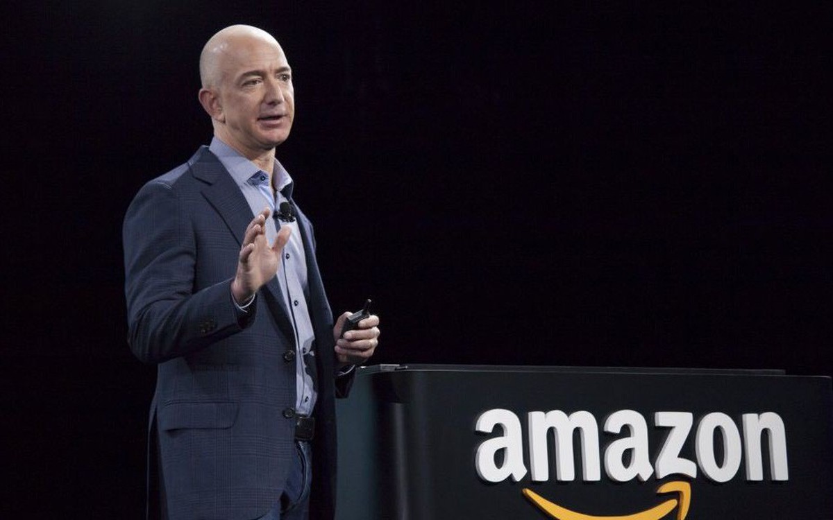 Bí quyết chăm sóc 100% khách hàng hài lòng từ CEO Amazon, Jeff Bezos