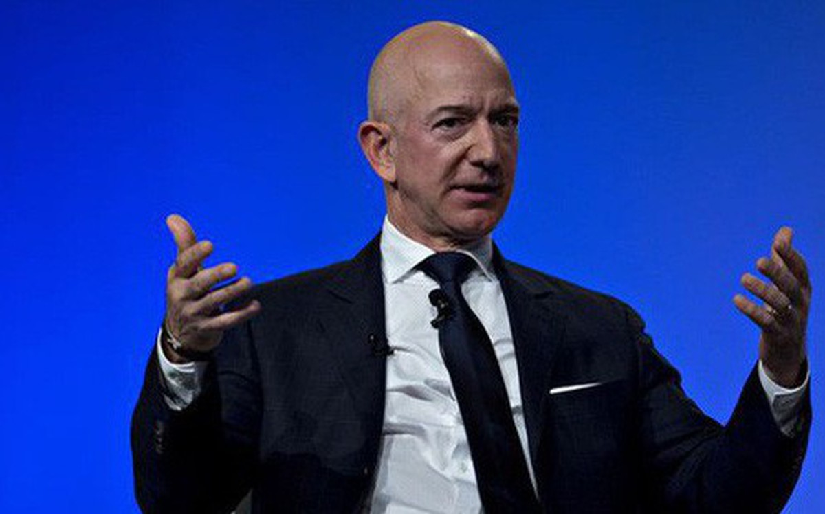 Các nhà đầu tư tâm huyết của Amazon thờ ơ trước bê bối ngoại tình của ...