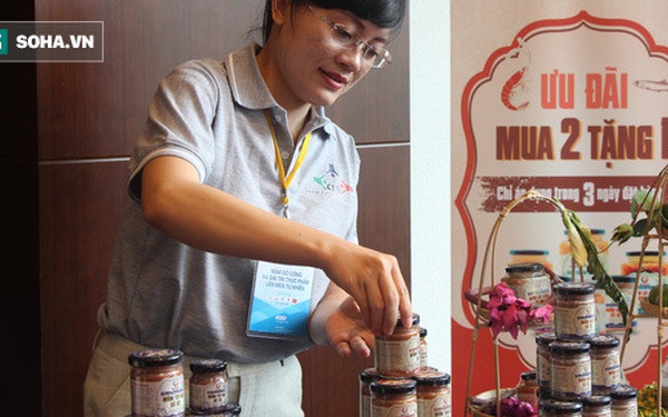Từng chối bỏ và xấu hổ, cô Thảo "Mắm" kế nghiệp, đưa mắm tôm đất đến những người Việt xa quê