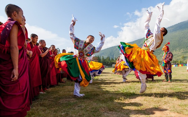 7 KHÔNG làm nên cuộc sống trường thọ của người dân Bhutan