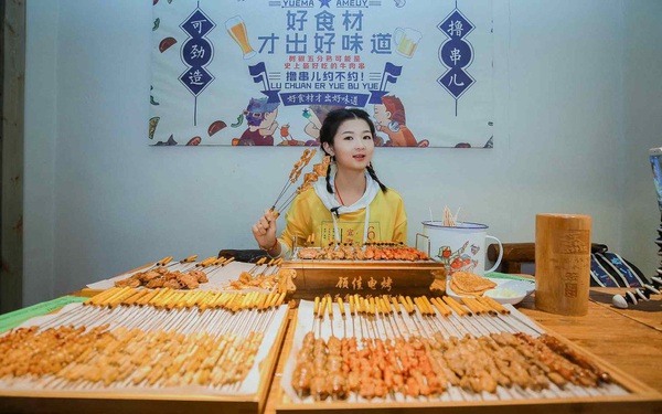 Những người nổi tiếng vì hành vi quay video mình ăn một lượng đồ ăn lớn ở Trung Quốc