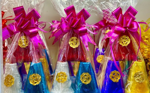 Cận cảnh các công đoạn làm ra thương hiệu oản nổi tiếng tại ...