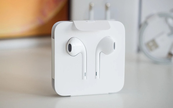 iOS 14.2 xác nhận iPhone 12 sẽ không được bán kèm tai nghe EarPods