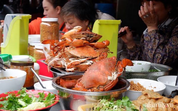 Visit the "paradise" market of Port land to enjoy no specialties, bring back enough fresh seafood, even more expensive prices are still popular just for this simple reason.