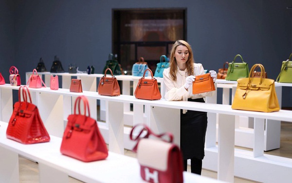 Tín đồ hàng hiệu thế giới quy tụ đấu giá loạt 200 túi Hermes, Louis Vuitton...