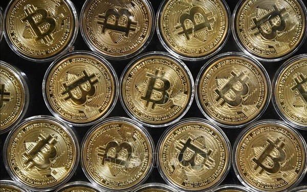 Đồng tiền điện tử Bitcoin. Ảnh: AFP/ TTXVN Đồng tiền điện tử Bitcoin. Ảnh: AFP/ TTXVN