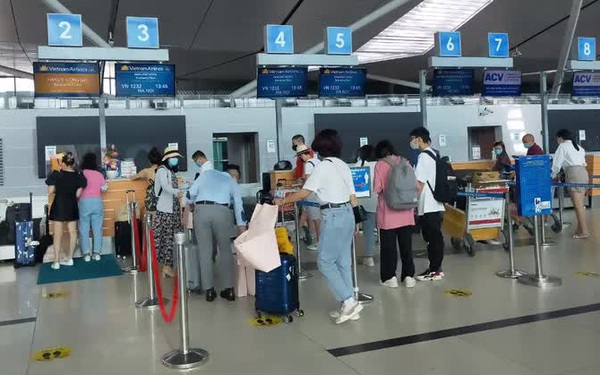 Nhu cầu đi lại bằng đường hàng không tăng cao, Cục Hàng không Việt Nam đề nghị tăng chuyến từ 1-12. Ảnh: Dương Ngọc