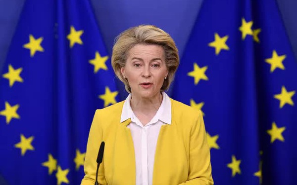 Chủ tịch EC Ursula von der Leyen kêu gọi đẩy mạnh tiêm vaccine COVID-19 ở EU. (Ảnh AP) Chủ tịch EC Ursula von der Leyen kêu gọi đẩy mạnh tiêm vaccine COVID-19 ở EU. (Ảnh AP)