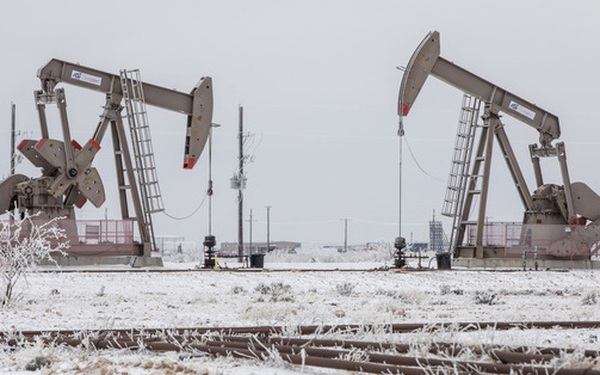 Bloomberg: Thị trường dầu mỏ thế giới rơi vào khủng hoảng do bão tuyết nghiêm trọng tại Mỹ