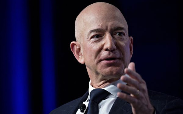 Jeff Bezos từ chức CEO Amazon