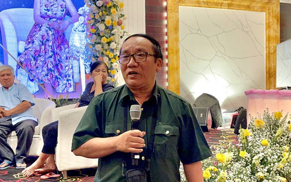 Nhà thơ Trần Đăng Khoa khuyên vợ chồng ông Dũng "lò vôi" nên nhận lại số tiền hơn 200 tỷ đồng từ ông Võ Hoàng Yên. Ảnh: V.D Nhà thơ Trần Đăng Khoa khuyên vợ chồng ông Dũng "lò vôi" nên nhận lại số tiền hơn 200 tỷ đồng từ ông Võ Hoàng Yên. Ảnh: V.D
