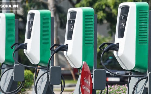 Cận cảnh những trạm sạc nhanh đầu tiên cho ô tô điện VinFast tại Hà Nội
