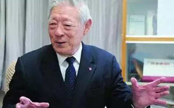 Bị nhồi máu não và ung thư thận, sau hơn 15 năm vẫn khỏe mạnh, bác sĩ 98 tuổi ở Trung Quốc chia sẻ 2 bí quyết sống khỏe