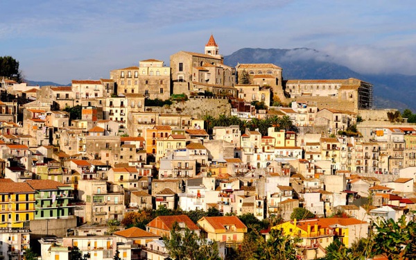 Thêm một thị trấn ở Italia rao bán nhà với giá 1 Euro