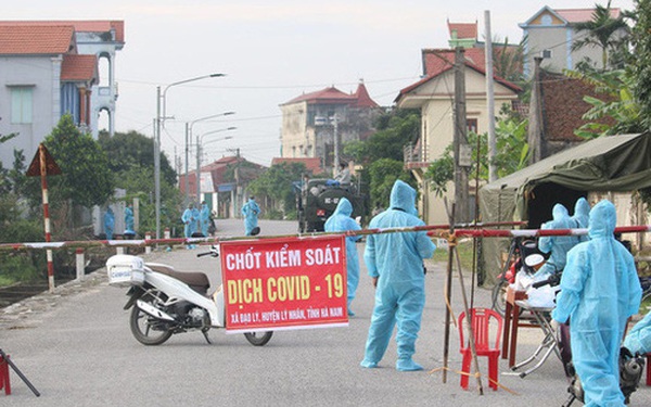 Chốt kiểm soát lối vào thôn Quan Nhân, xã Đạo Lý, huyện Lý Nhân, tỉnh Hà Nam (Ảnh: Đặng Thủy) Chốt kiểm soát lối vào thôn Quan Nhân, xã Đạo Lý, huyện Lý Nhân, tỉnh Hà Nam (Ảnh: Đặng Thủy)