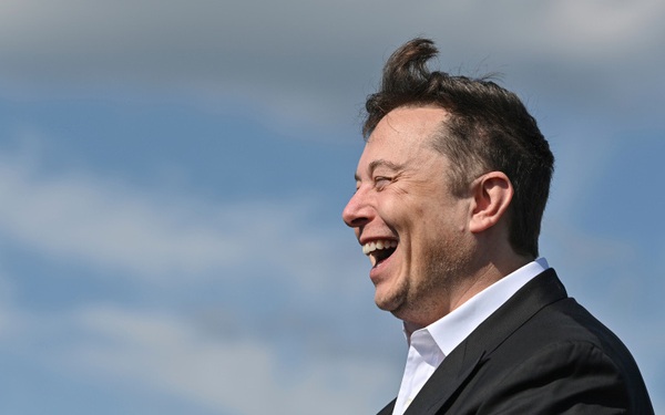 Elon Musk ‘lật kèo’, tuyên bố Tesla dừng chấp nhận thanh toán bằng Bitcoin, giá đồng tiền số lập tức cắm đầu lao dốc