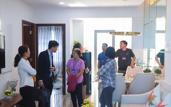 Nỗi niềm của người cho thu&ecirc; khi nghe tin đ&aacute;nh thuế căn hộ thu&ecirc;