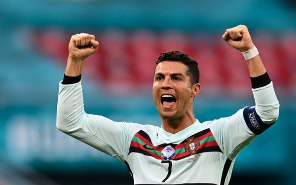 Ronaldo phá liên tiếp 3 kỷ lục vĩ đại nhất lịch sử Euro chỉ sau 1 trận đấu