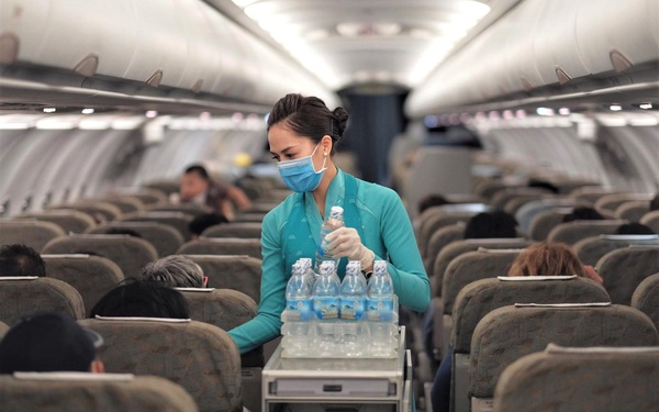 Vietnam Airlines dự kiến lỗ 10.000 tỷ đồng 6 tháng đầu năm, nợ quá hạn 6.240 tỷ đồng và đang bên bờ vực phá sản