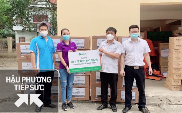 Đại diện MERAP đang trao tặng dược phẩm đến Sở Y tế Bắc Giang. Đại diện MERAP đang trao tặng dược phẩm đến Sở Y tế Bắc Giang.