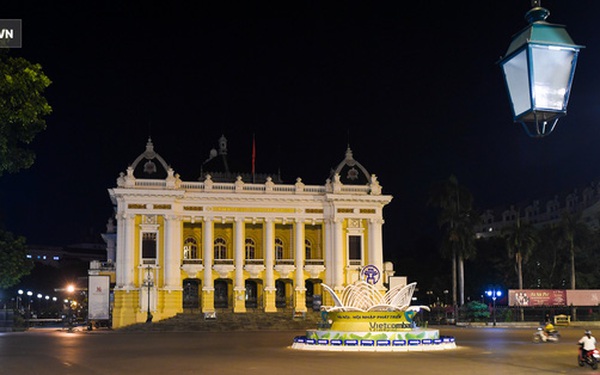 Đường phố Hà Nội vắng vẻ đến bất ngờ sau lời kêu gọi "người dân ở nhà" của lãnh đạo thành phố