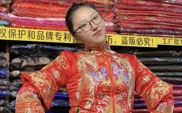 Chuyện nghề làm mẫu cho người chết ở Trung Quốc: Thử đồ trực tiếp ...