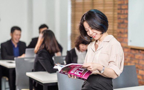 Từ bỏ công việc gắn bó 4 năm, lương tốt, thăng tiến thuận lợi để đi nước ngoài học MBA: Có phải tôi đang lãng phí tiền bạc và thời gian? - Vimarsana News