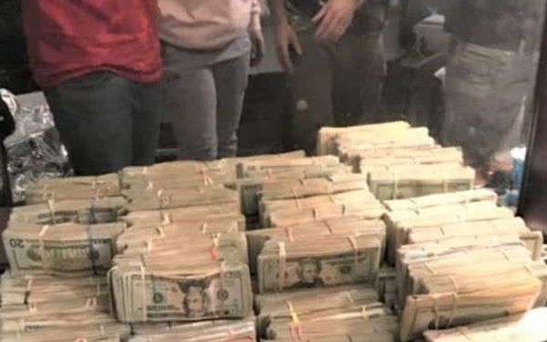Băng cướp sử dụng Apple Watch để theo dõi và đánh cắp 500.000 USD tiền mặt của tay buôn ma túy
