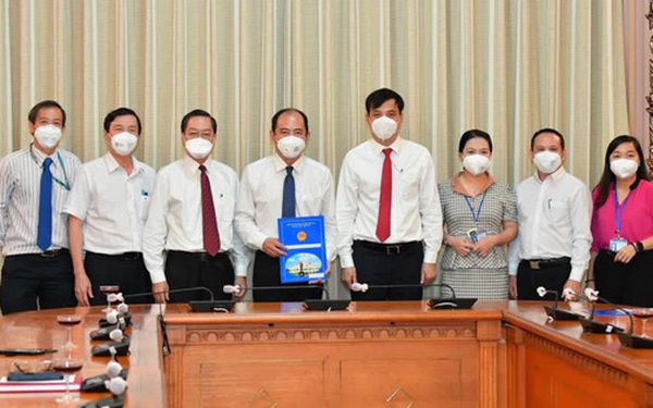 Lễ trao quyết định bổ nhiệm Giám đốc Sở Y tế TPHCM đối với ông Tăng Chí Thượng. Ảnh: Sở Y tế TPHCM Lễ trao quyết định bổ nhiệm Giám đốc Sở Y tế TPHCM đối với ông Tăng Chí Thượng. Ảnh: Sở Y tế TPHCM