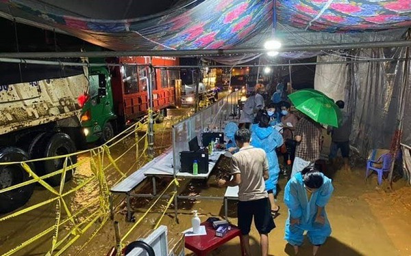 Cảm động hình ảnh lực lượng tuyến đầu Lâm Đồng làm việc trong tình cảnh nước lũ, lốc xoáy - Vimarsana News