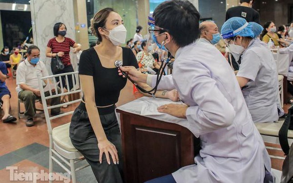 Hà Nội: Hơn 92% người trên 18 tuổi ở Hoàn Kiếm đã được tiêm vắc xin COVID-19