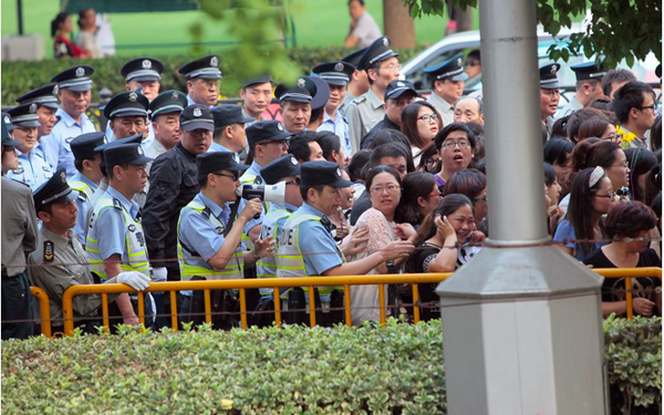 Văn hoá hâm mộ "lộn xộn" đang là đích ngắm của các nhà quản lý Trung Quốc. (Ảnh: Reuters) Văn hoá hâm mộ "lộn xộn" đang là đích ngắm của các nhà quản lý Trung Quốc. (Ảnh: Reuters)