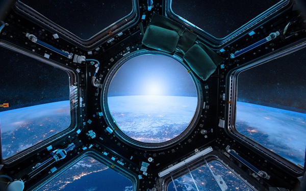 Trạm Vũ trụ ISS - Bạn muốn tìm hiểu về Trạm Vũ trụ ISS và cuộc sống của các nhà khoa học trên đó? Hãy xem ngay những hình ảnh và video độc quyền về Trạm Vũ trụ ISS này! Bạn sẽ thấy cuộc sống trên trạm vũ trụ thật đáng kinh ngạc và hấp dẫn.