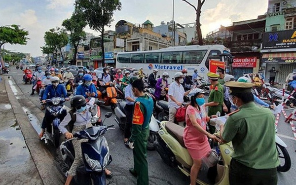 Dự kiến, sau ngày 30/9, việc đi lại giữa TPHCM, Bình Dương, Đồng Nai, Long An với các địa phương khác sẽ vẫn được kiểm soát chặt chẽ để tránh dịch bệnh lây lan Dự kiến, sau ngày 30/9, việc đi lại giữa TPHCM, Bình Dương, Đồng Nai, Long An với các địa phương khác sẽ vẫn được kiểm soát chặt chẽ để tránh dịch bệnh lây lan