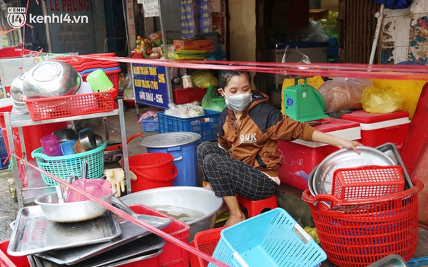 Buổi chiều như 30 Tết ở Sài Gòn sau gần 90 ngày giãn cách: Người dọn dẹp nhà cửa, người dắt xe đi sửa, ai cũng háo hức đợi ngày mai "nới lỏng"