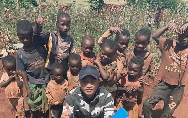 Quang Linh Vlogs đã mang lại tương lai cho nhiều đứa trẻ ở Angola