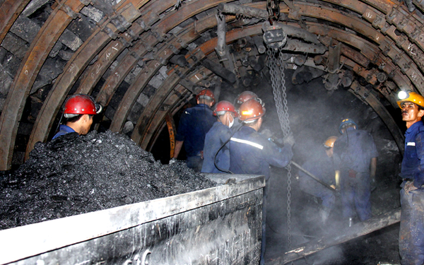 Thợ mỏ ở Việt Nam: Bất ngờ mức lương khi so với các lãnh đạo châu Á