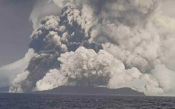  Khoảnh khắc núi lửa ngầm Tonga phun trào tạo ra âm thanh lớn khủng khiếp, vang tới tận Alaska cách xa gần 10 nghìn cây số