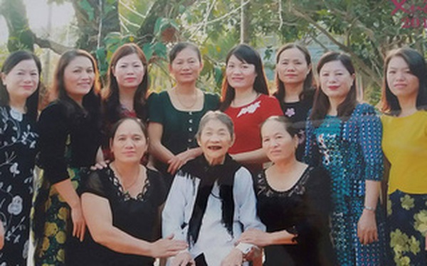 Hot nhất MXH lúc này: Dân mạng Nghệ An - Hà Tĩnh thi nhau giành kỷ lục "sinh nhiều con gái nhất", 1 gia đình có 12 "công chúa" đang dẫn đầu cuộc đua