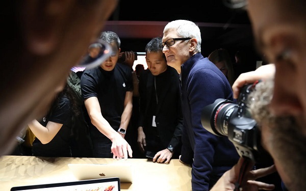 CEO Tim Cook bị đe dọa, Apple đề nghị toà án vào cuộc