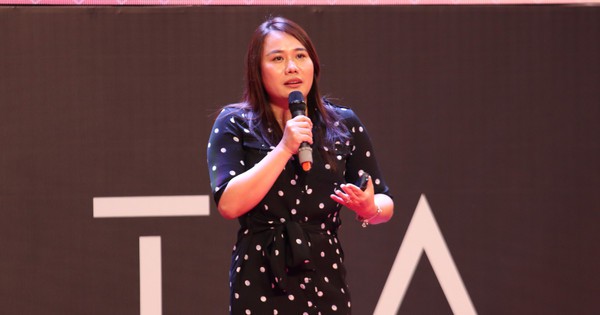 Bà Nguyễn Thị Minh Giang phát biểu trong phiên thảo luận tại Hội nghị cấp cao các Giám đốc Sales và Marketing (CSMOSummit) 2022 tuần trước.