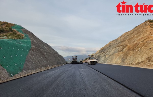 Giải ngân vốn đầu tư công 11 tháng mới đạt 52,43% kế hoạch. Ảnh minh họa: Sơn Vân/Báo Tin tức Giải ngân vốn đầu tư công 11 tháng mới đạt 52,43% kế hoạch. Ảnh minh họa: Sơn Vân/Báo Tin tức