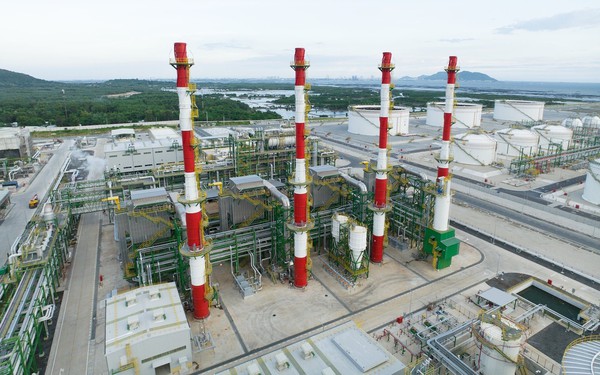 Nhà máy tiện ích trung tâm (Central Utility - CTU) của hóa dầu Long Sơn. Nhà máy tiện ích trung tâm (Central Utility - CTU) của hóa dầu Long Sơn.