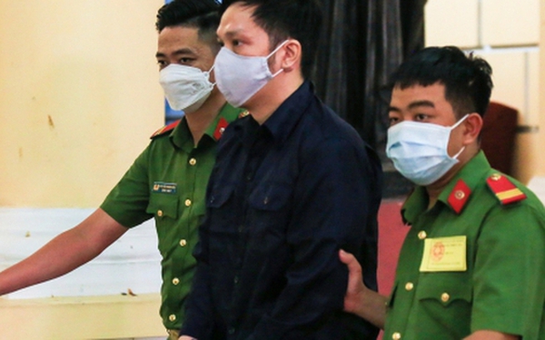 Bị cáo Nguyễn Kim Trung Thái tại phiên sơ thẩm ngày 25/11. (Ảnh: Hoàng Thọ)